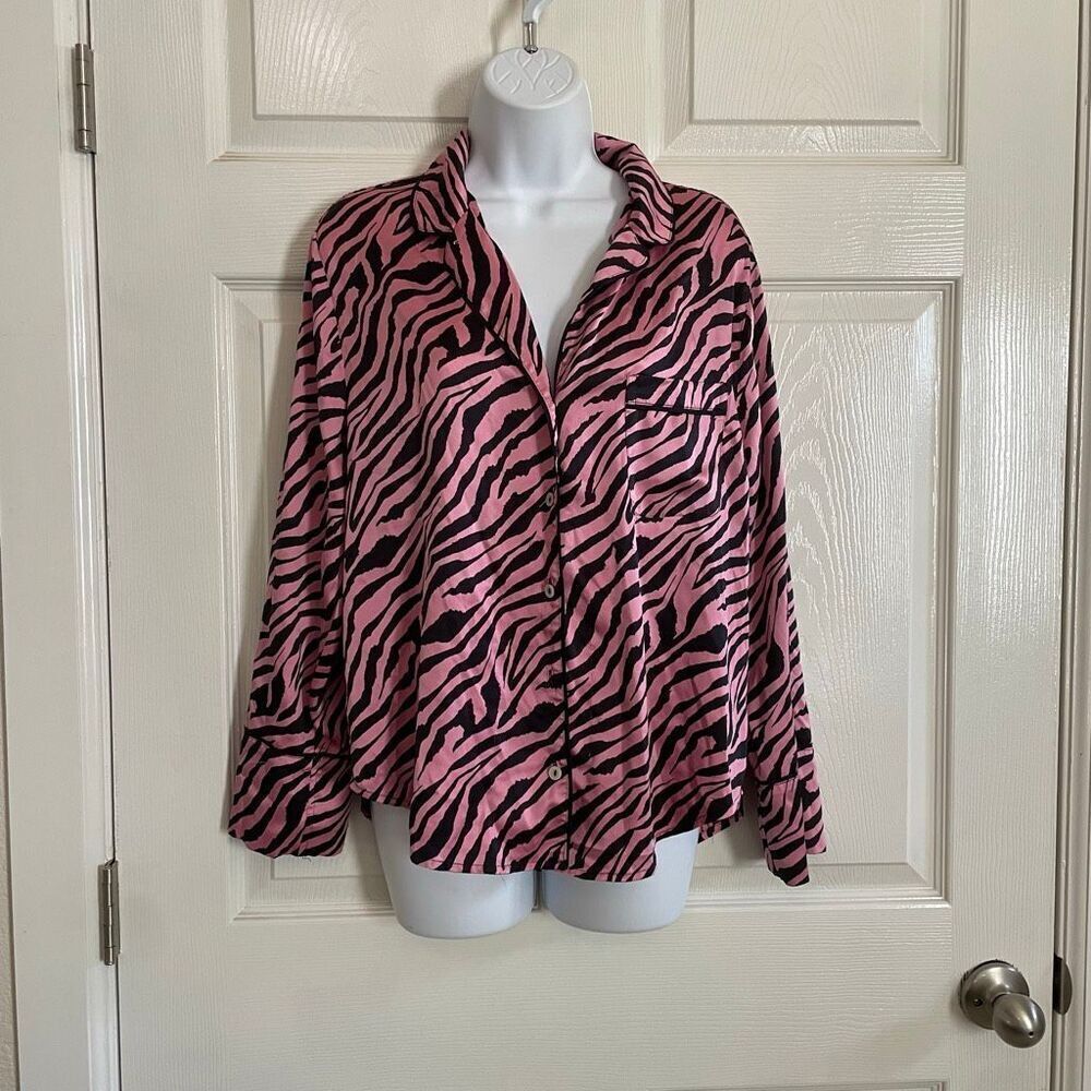 Victoria's Secret Medium Pajama Top Long Sleeve Satin Zebra Pink Black